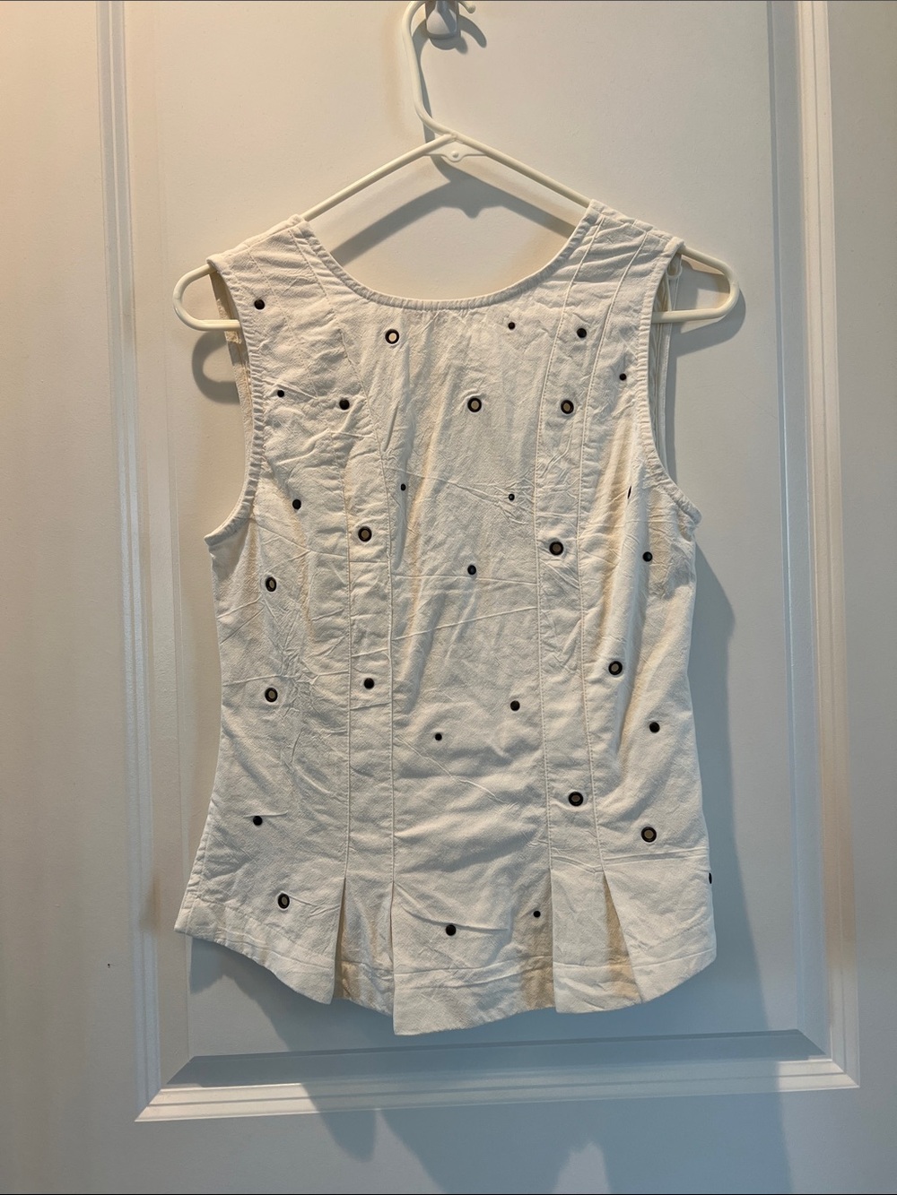 Free People 100% Cotton Top. Decorative Rivets. Size XS. NWT.